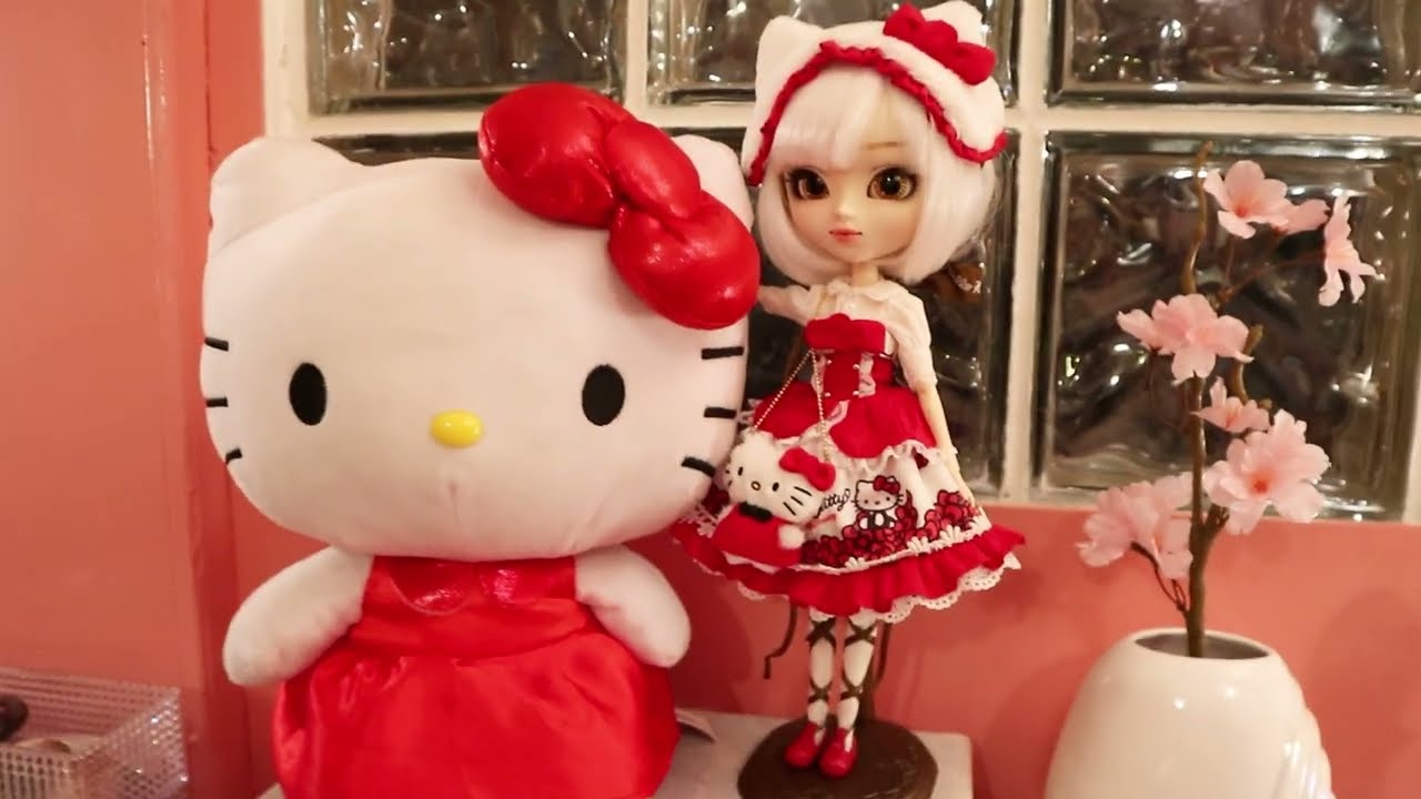 Pullip Hello Kitty 45th Anniversary Collab - YouTube