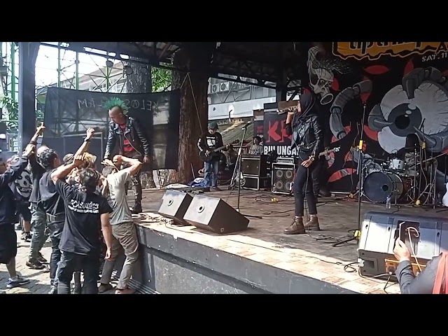 SOSIAL SOSIAL live Up the Punks #2  2023 @Bulungan outdoor Jakarta Selatan class=