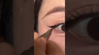 How to apply most smooth Lifted Cat Winged Eyeliner in 20s #shorts #eyeliner #cateye #tutorial