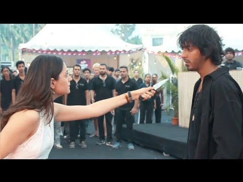 مغني مشهور يقع في حب كاتبة بسيطة لكن تقرير طبي بيقلب حياتو كليا ملخص فيلم Saiyaara بطولة آهان باندي 