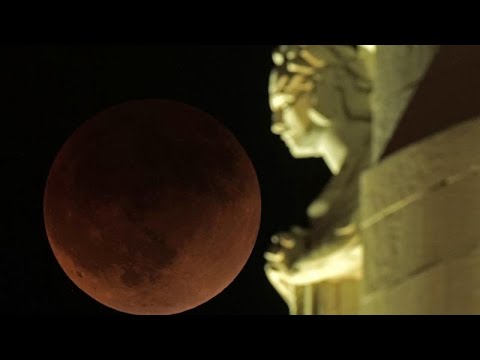شاهد: العالم يشهد ظاهرة فلكية مثيرة والأمريكيون يستمتعون بمشاهدة -القمر الدموي العملاق-…
 - نشر قبل 14 ساعة