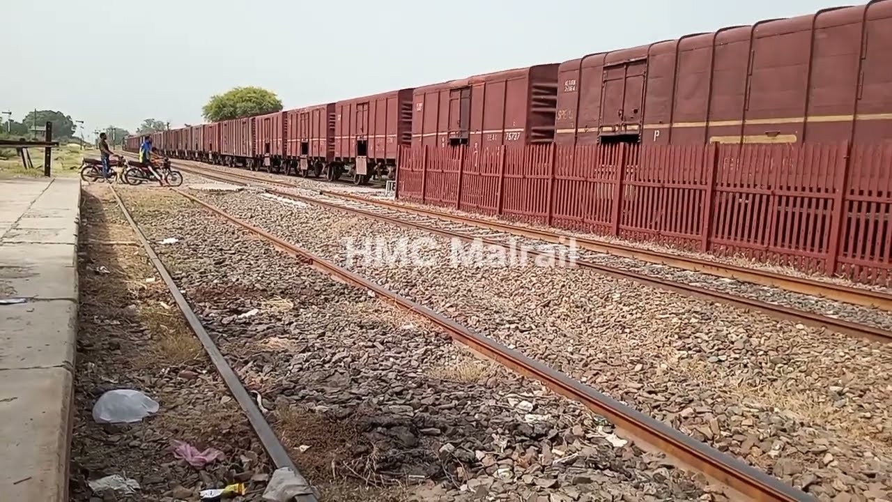 ZCU-20-6408 leading freight train departure from Chak Jhumra ll Pakistan Railways ll HMC Malrail