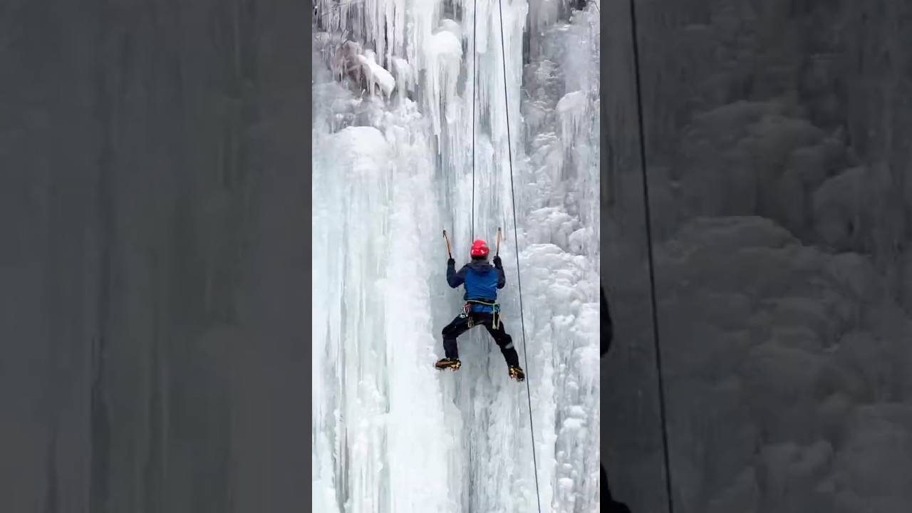 Человек висит на льду📍