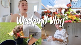 WEEKEND VLOG: Planting flowers, getting sick, cleaning my house &amp; lots of chatting!