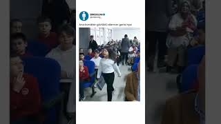 O Gözlüklü Çocuk Gibi Izledim Resimi