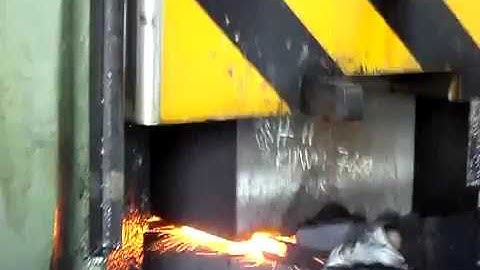 forging motorbike connecting rod on Anyang 31 5kj cnc hydraulic hammer 1