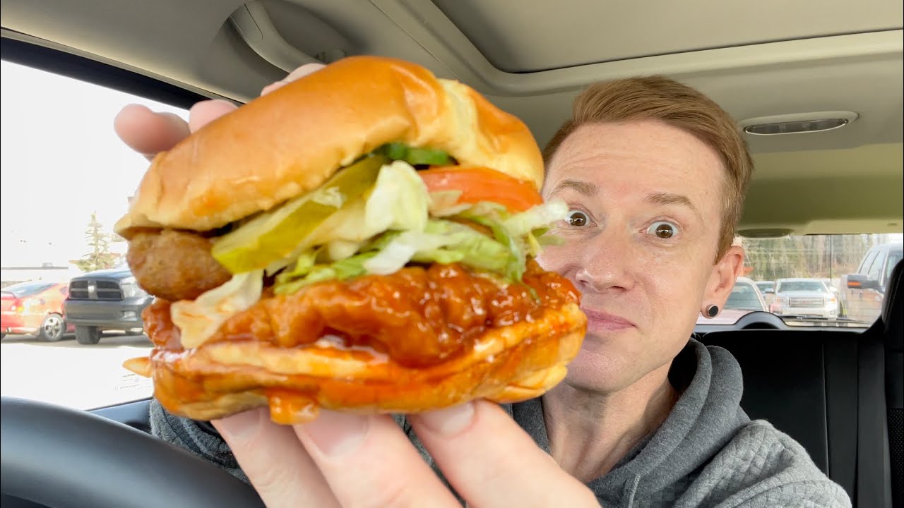 Harvey’s NEW Smokin’ Hot Ghost Pepper Buffalo Chicken Sandwich! YouTube