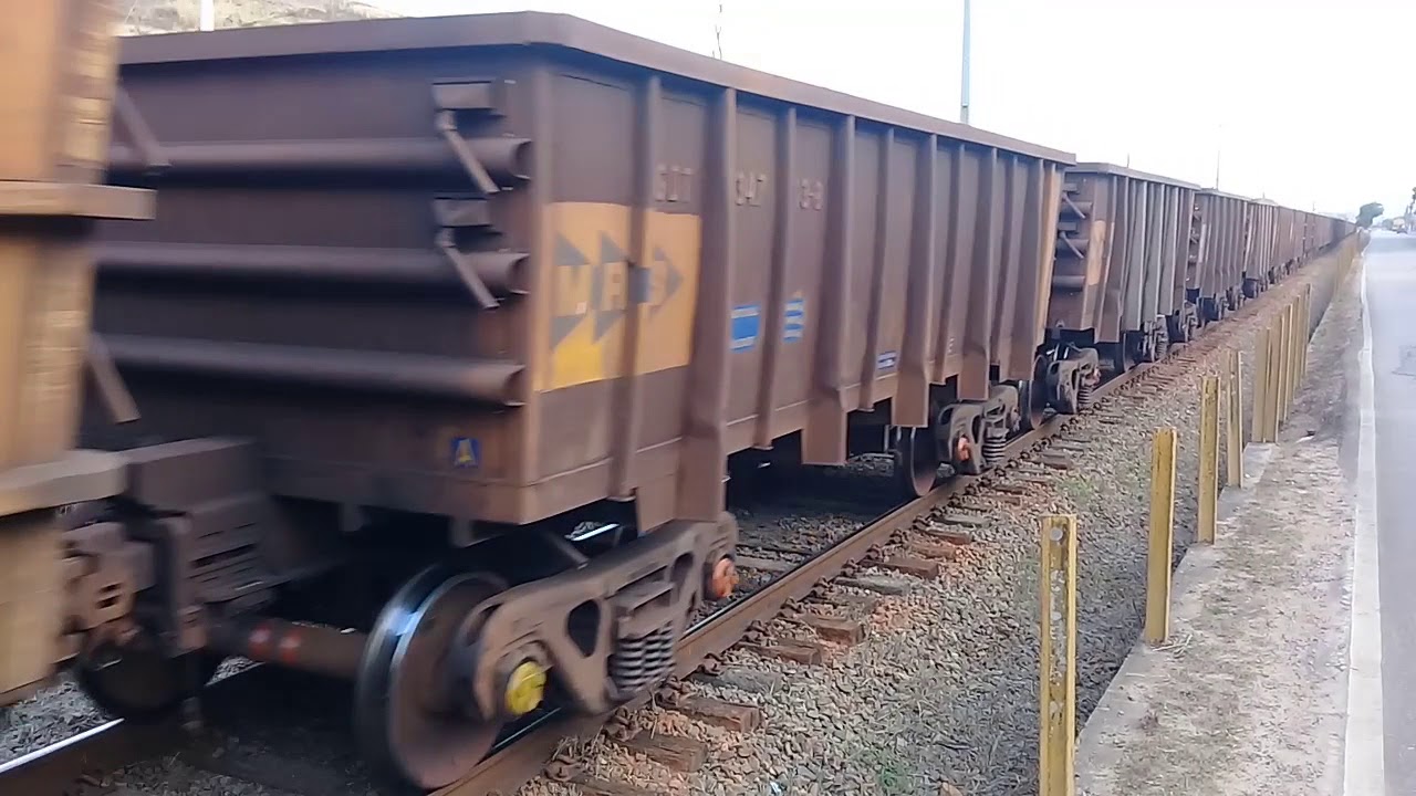 Trem da MRS Logística com 150