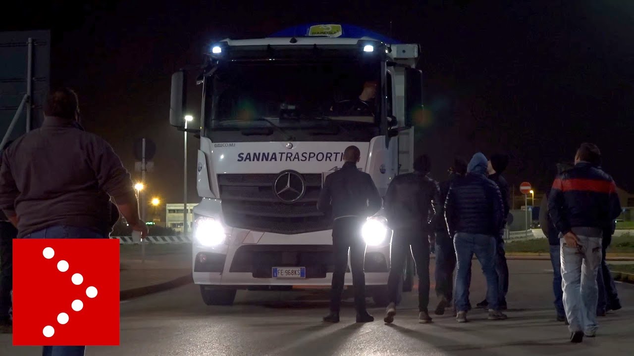 Rivolta del latte: Porto Torres, continuano i blocchi dei tir da parte dei pastori sardi