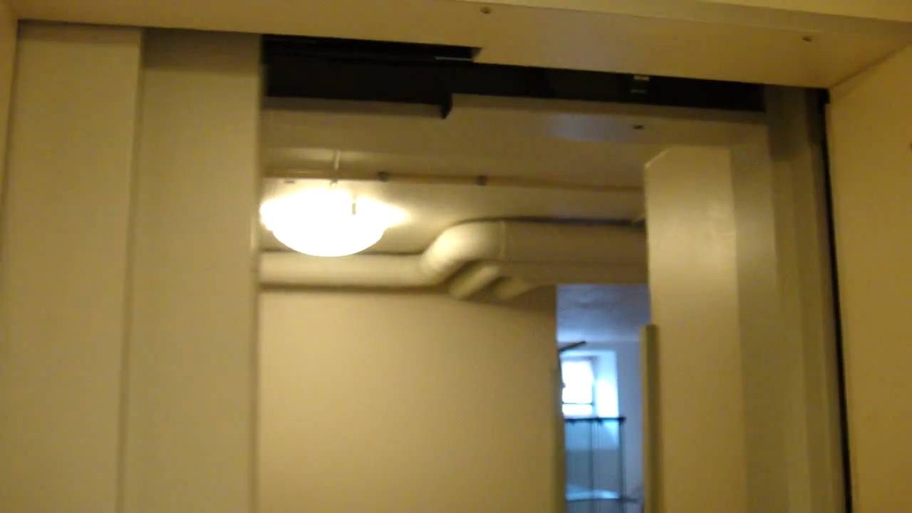 ELEVATOR WITH 3 DOORS!!  NTD Chain Drived elevator @ Bollnäs Museum & Art Gallery, Bollnäs, Sweden.