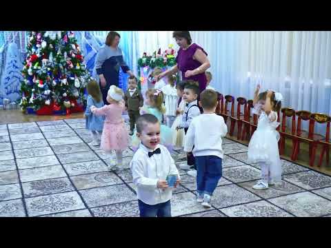 Новогодний утренник 2024 группа Лучики Первый праздник в садике у Василиски