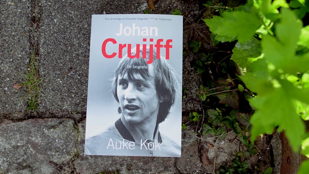 Boektrailer Johan Cruijff, de biografie door Auke Kok. uitgeverij Hollands Diep