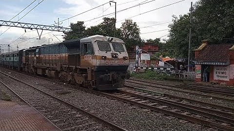 12345 UP Howrah~Guwahati~Saraighat Express Skipping Liluah With SGUJ WDP4D #40091