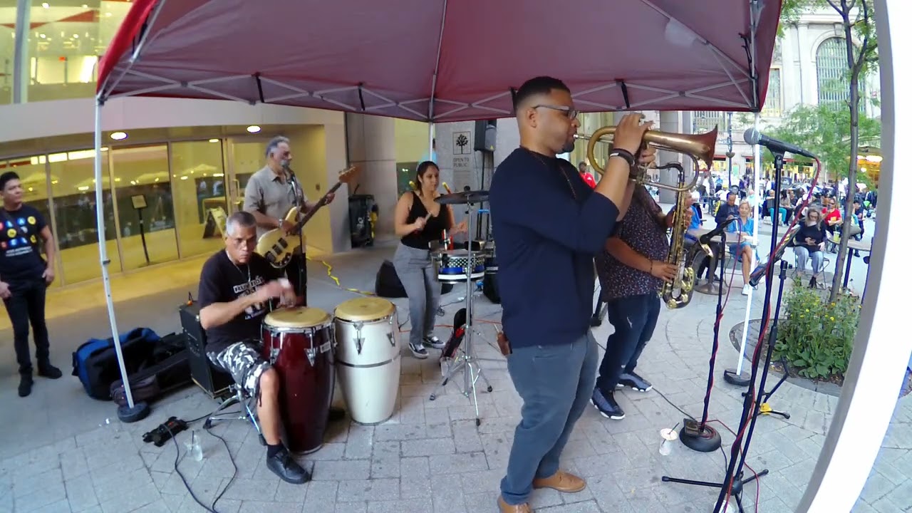 Los Metales Bailan También | Una moñita para ustedes