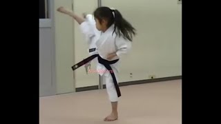 高野万優 6 years old karate kid practice heian nidan kata #sorts #karateshorts Resimi