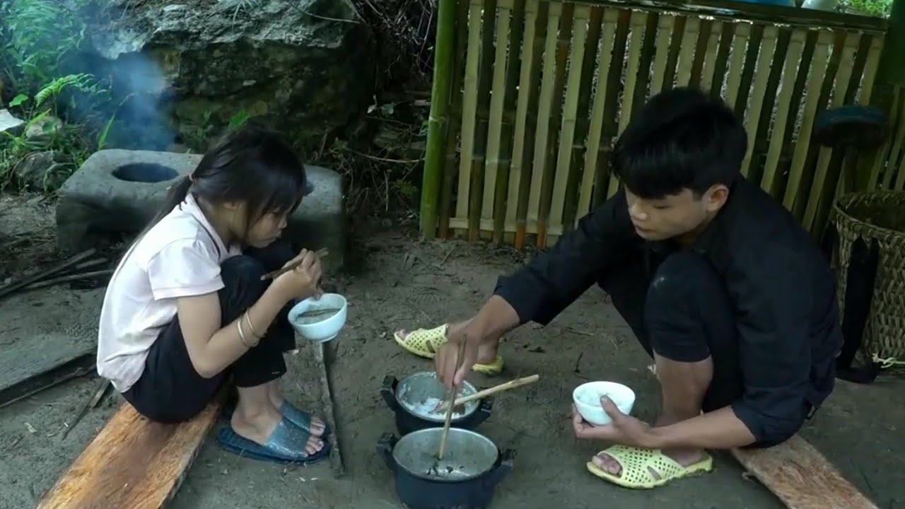 A poor boy and girl picked ginger to sell for money to buy anchovies to cook.