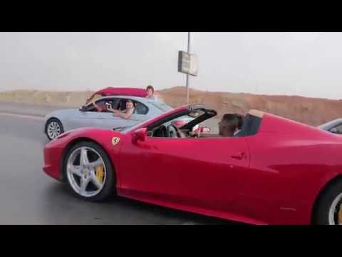 شاهد محمد رمضان في سياراته الفراري 