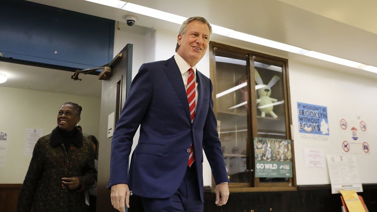 New York City Mayor de Blasio wins re-election