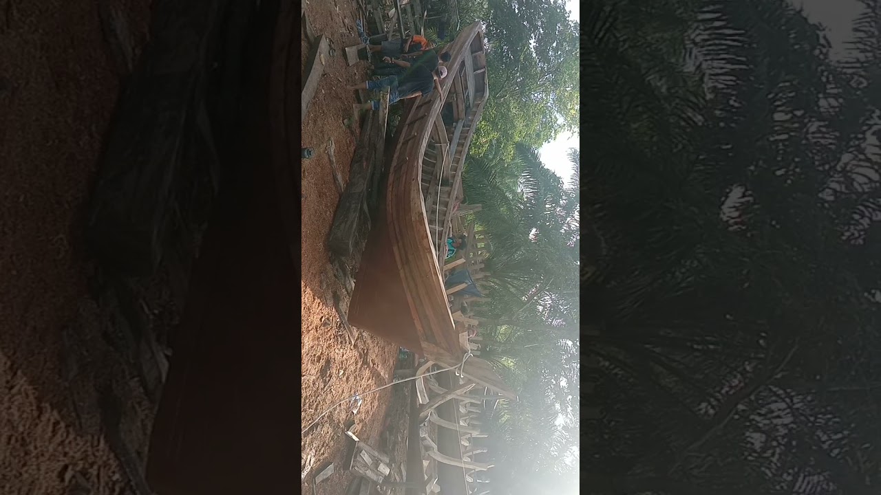 detik detik penurunan kapal kayu,bgini prosesny