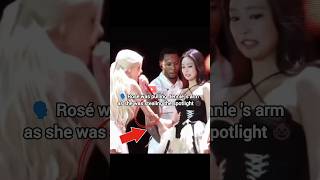 Download Lagu Rosé pulled Jennie 's hand 😱🤯 #jennie #rosé #fypviralシ #ytshorts #blackpink @jennierubyjane MP3