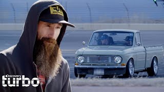 Aaron pone a prueba antigua camioneta Datsun 1300 en desafiante pista de carreras | Discovery Turbo