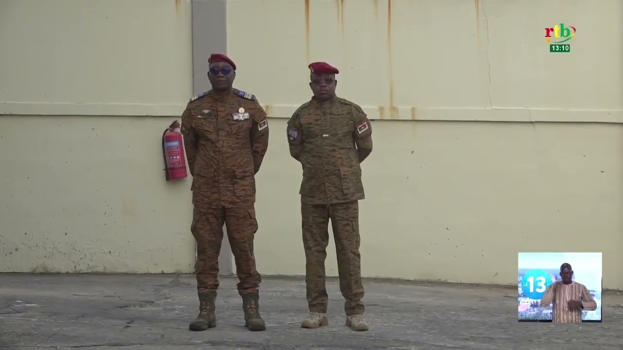 Montée des couleurs à l'Ambassade du BF à Accra en présence du ministre de la communication