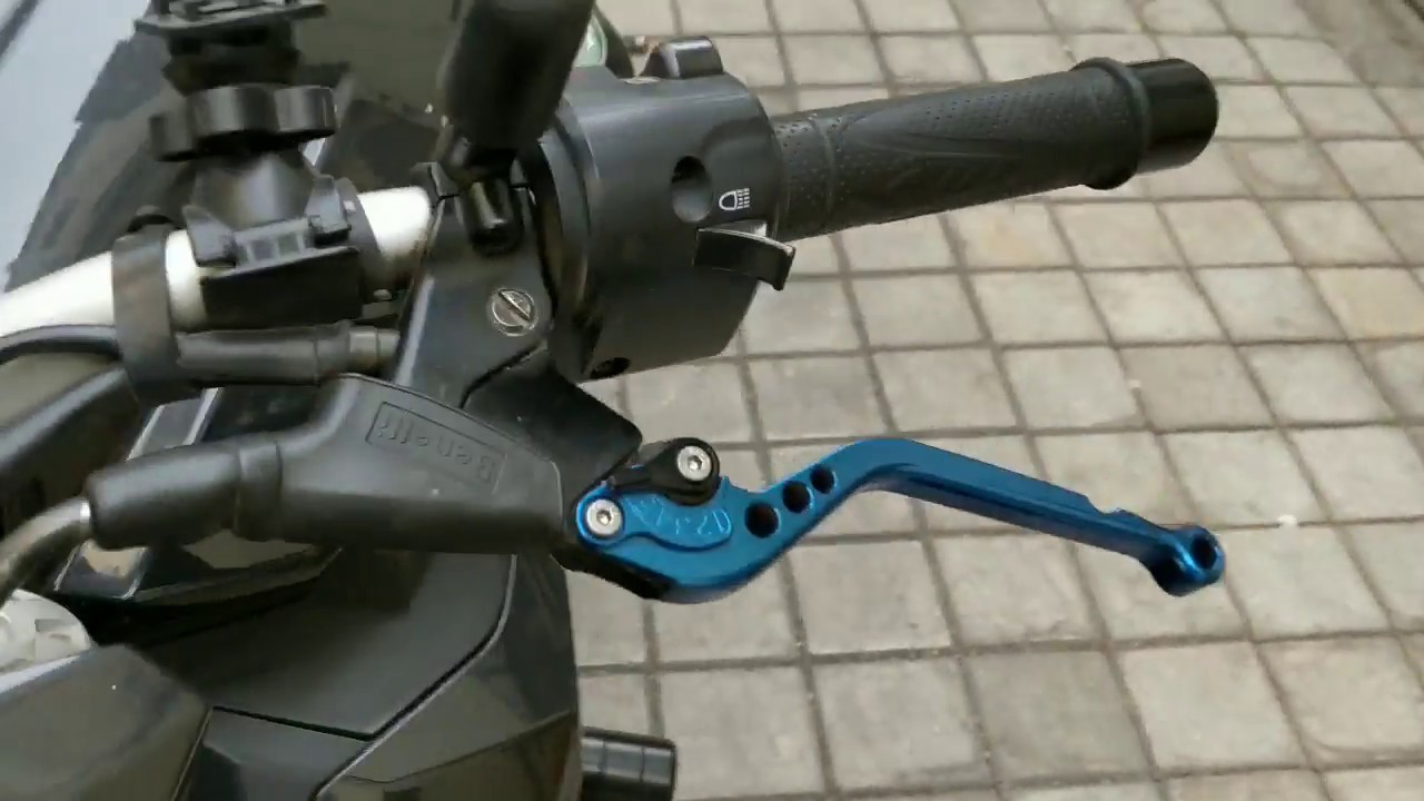 DSK BENELLI TNT 600i - Adjustable Front Brake and Clutch Levers - How to Adjust and Why to Use
