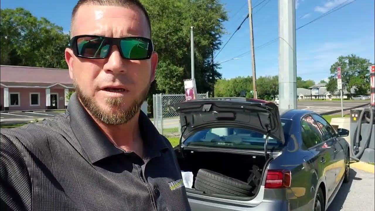 HOW TO CHANGE A VOLKSWAGEN JETTA FLAT TIRE - YouTube