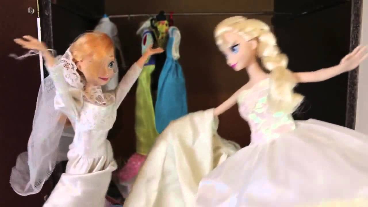 Melihat Busana Gaun Barbie Elsa Dan Anna Bermain Bersama 720p YouTube