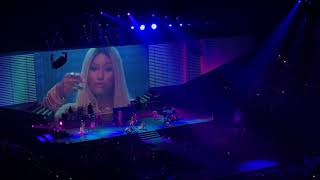 Ariana Grande - Side To Side (feat. Nicki Minaj) (Live) |The Dangerous Woman Tour