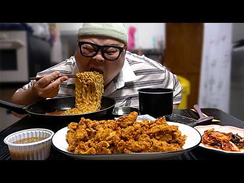 <strong>노랑통닭</strong> 1티어 치킨! 진짜 한번 빠지면 못헤어나옵니다 │ 치킨&amp;라면 먹방