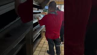 Best pizza in kC #pizza #leonesoriginalpizza #bestpizzakc #pizzakansascity #pizzalover #pizzeria