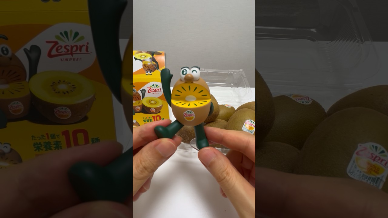 Limited】Zespri Kiwi Brothers! Cute Gold figure on one leg