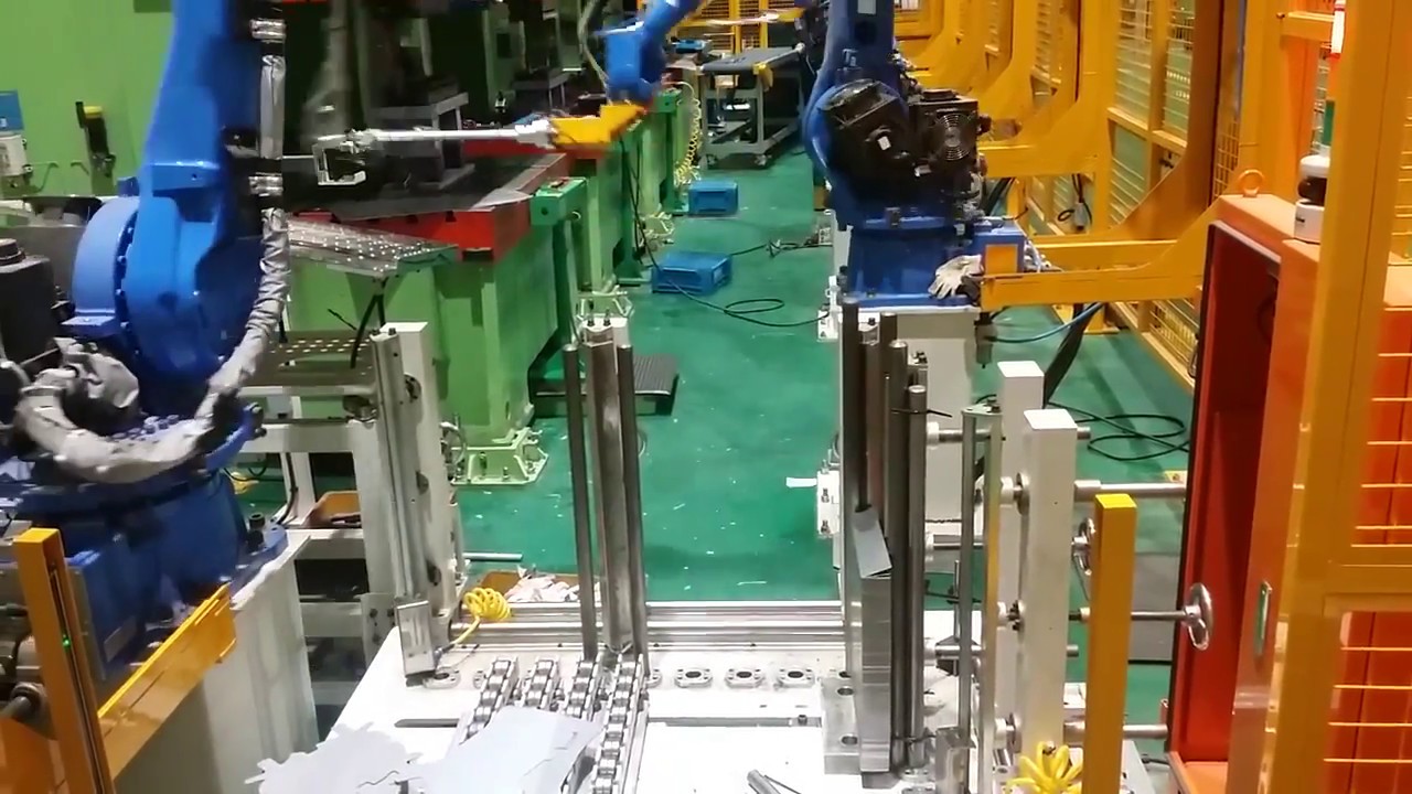 Yaskawa robots loading press line - YouTube