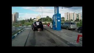 Lho Mbak Lagi Ngapain Tuh.....