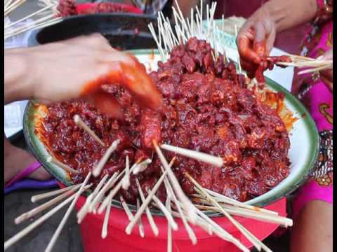 pedas-manisnya-sate-rembiga-khas-lombok