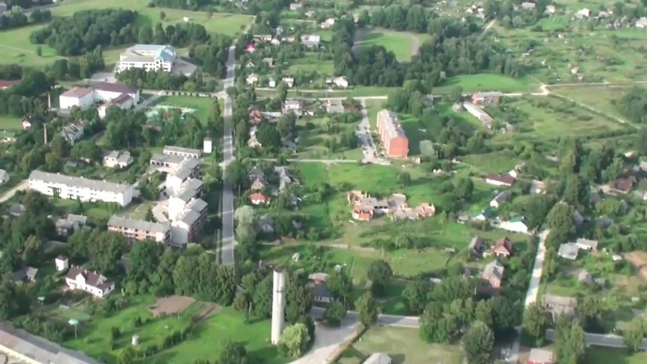 Auce no putna lidojuma.Lido un filmē Andris Janauskis.
