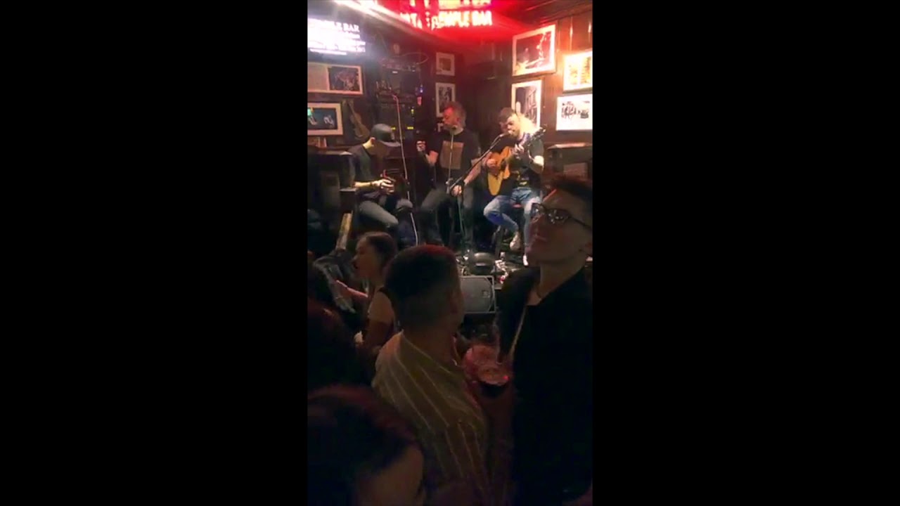 Tunes in The Temple Bar Pub Dublin with The Irish House Party