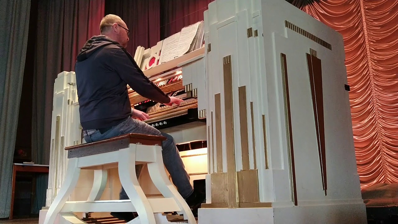 We'll meet again played by Philip Randles on the Christie Theatre Organ