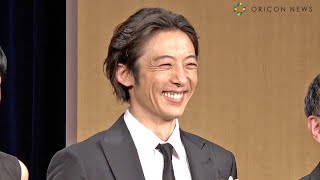 高橋一生、目じりに満面の笑顔シワで”最優秀男優賞”喜ぶ！　『第29回 読売演劇大賞』