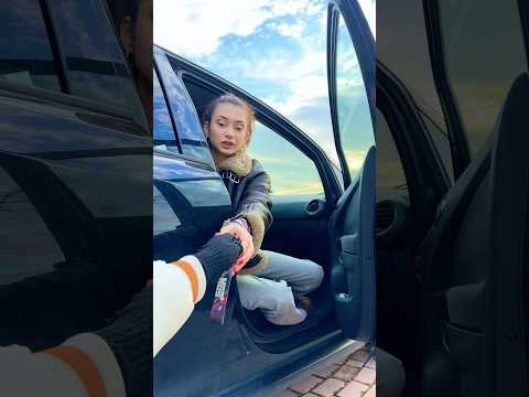 Elim Arabanın Lastiğine Sıkıştı (ELİM KOPTU) #shtorts #funny #comedy