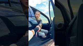 Elim Arabanın Lastiğine Sıkıştı Eli̇m Koptu