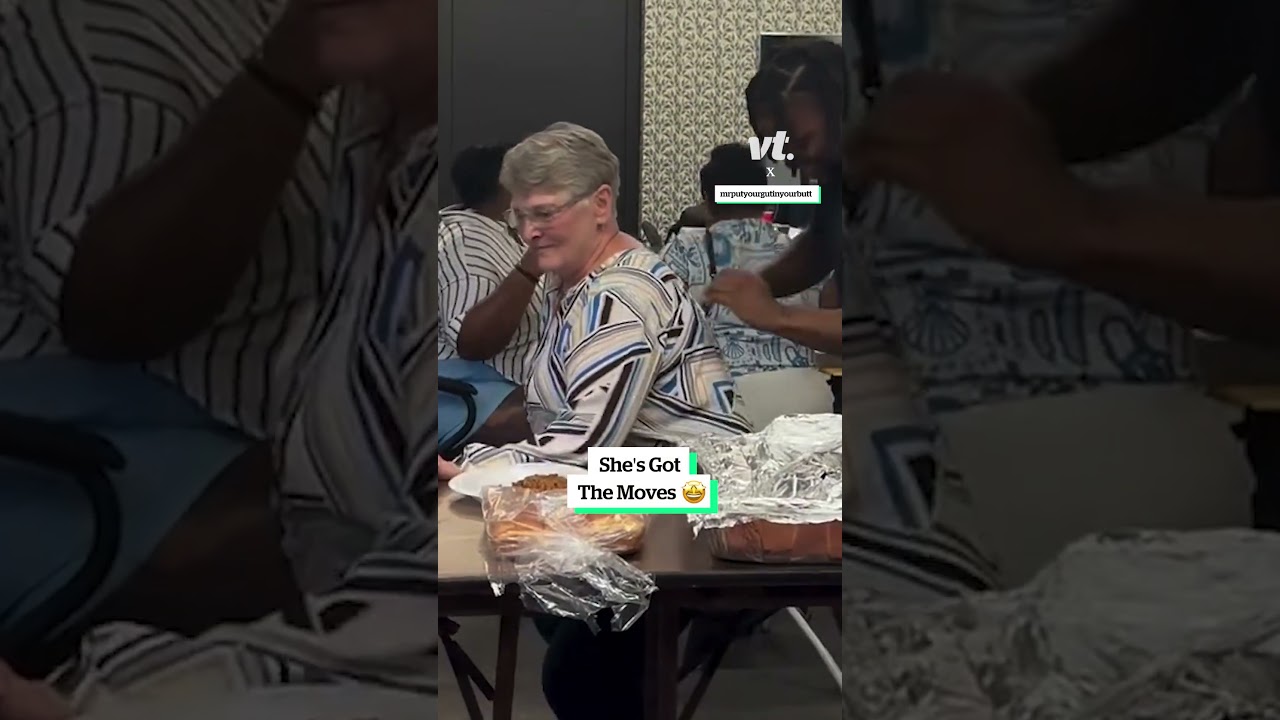 Случайная бабушка демонстрирует непристойные движения 😳