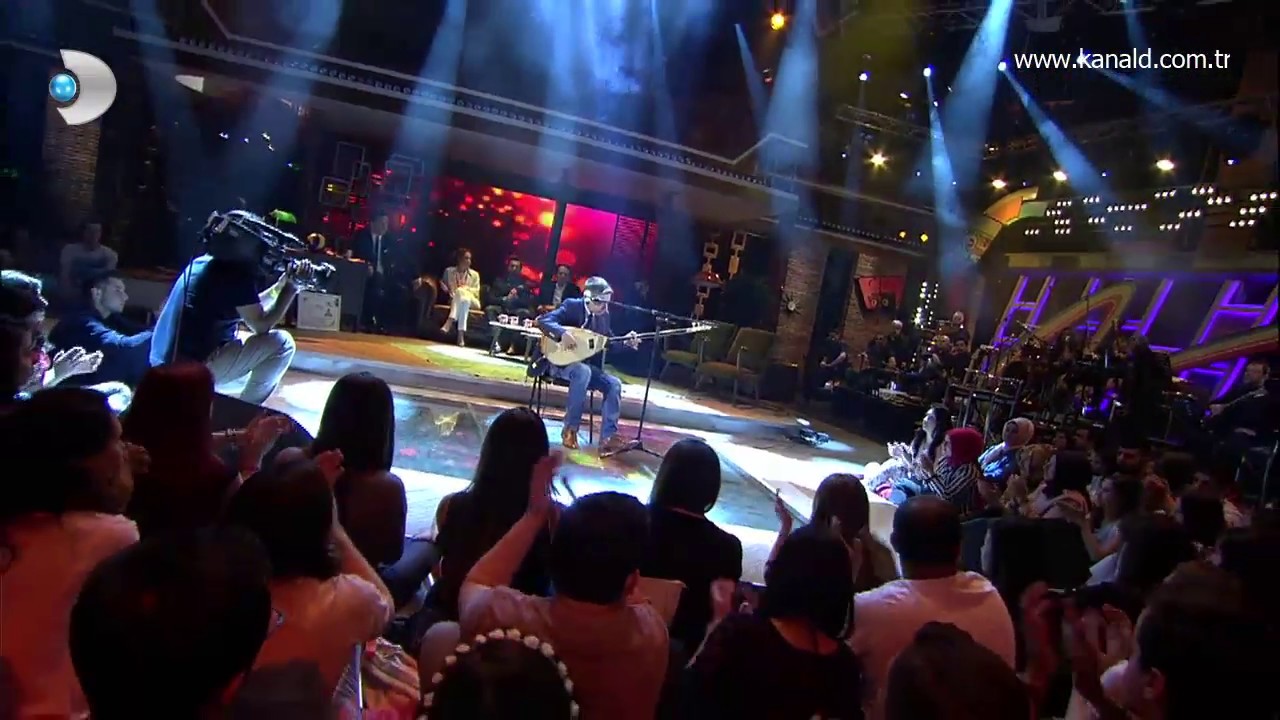 Ali Şahin - Cahildim Dünyanın Rengine Kandım (Beyaz Show canlı performans)