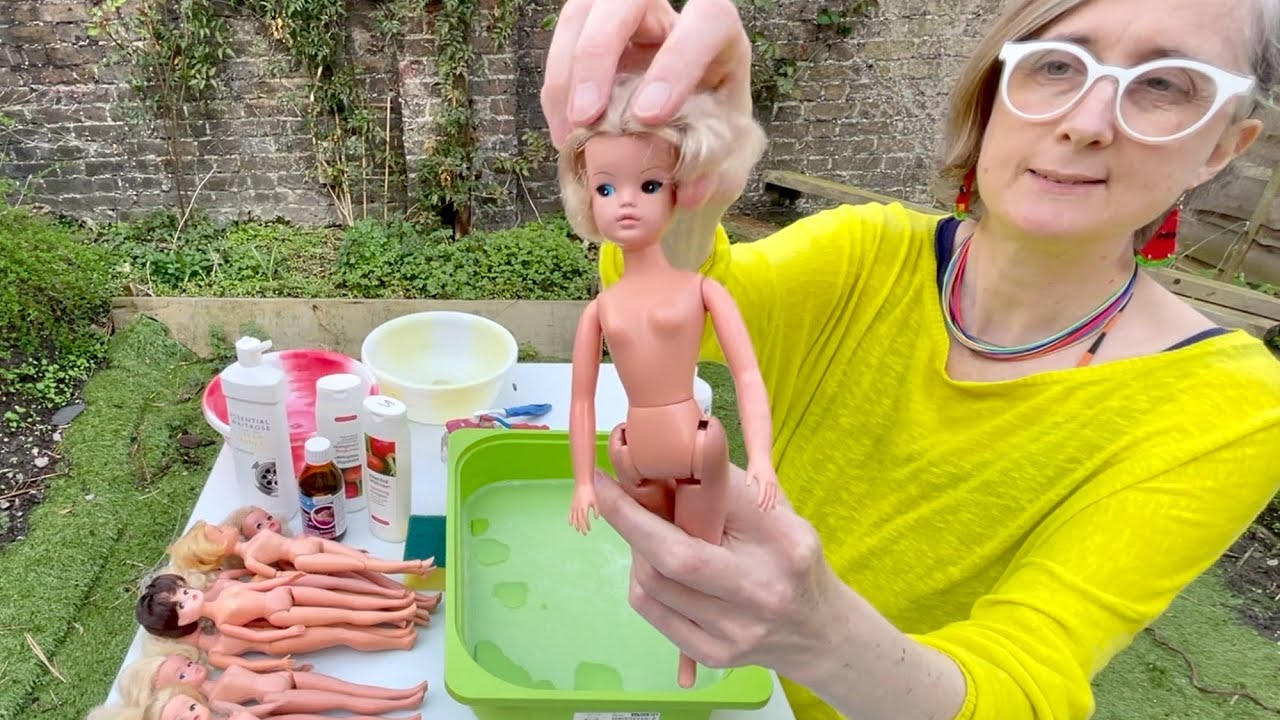 How to clean a vintage Sindy fashion doll