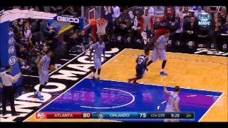 Dennis Schröder with another dunk