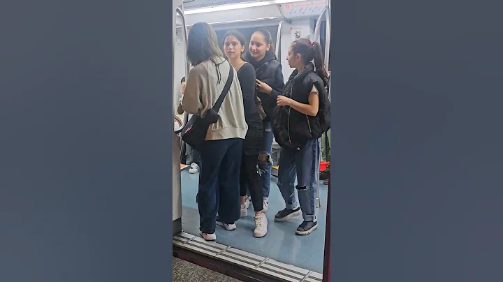 😱 Caught On Camera: Attention pickpockets in Rome's public transport #Pickpocket #Viral #Rome #Italy