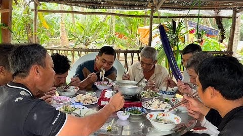 Xuất Mồ Hôi Hột Với Nồi Bún Mắm Đậm Chất Miền Tây Bồi Dưỡng Anh Em Sau Bao Ngày Làm Việc Vất vã 