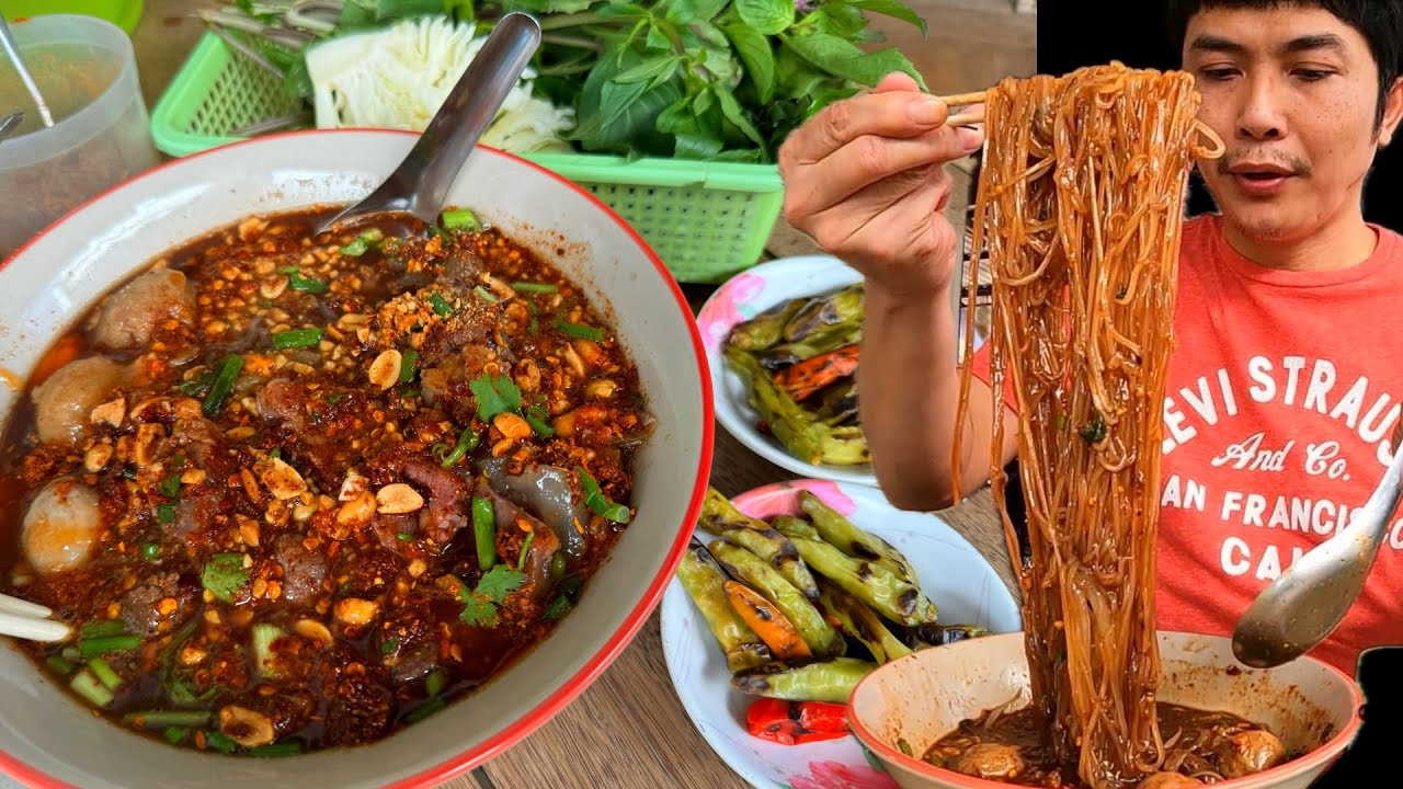 พริกจี่หน้าแล้งเผ็ดรุนแรง ก๋วยเตี๋ยวเนื้อตุ๋น ข้างธนาคารกรุงเทพ สมเด็จ