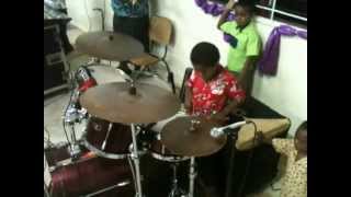 Video thumbnail of "The standing little Fijian Drummer. AMAZING Drumming skills"